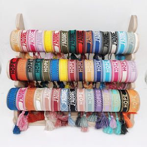 Bracelet d'amitié chrétienne LOVE HOPE avec breloque, logo brodé, tissé, taille ajustable, en sangle avec pompon, 100% polyester - Product Image 2