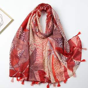 Plus de 200 styles de foulards floraux longs en polyester Bali Yarn, prêts à la vente, châles de loisirs et de tourisme, vente directe d'usine - Product Image 3