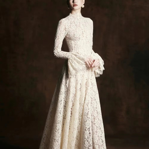 <span class=keywords><strong>Robe</strong></span> de soirée formelle sur mesure OEM ODM pour <span class=keywords><strong>femme</strong></span>, en dentelle florale ivoire, col montant, manches longues, poignets à volants, longueur ras du sol, vente en gros - Product Image 1