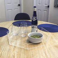 Plateau de service en acrylique transparent en gros, plateau alimentaire en lucite avec poignées métalliques, plateau décoratif pour cuisine, salle de bain, fête