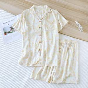 <span class=keywords><strong>Pigiama</strong></span> in <span class=keywords><strong>Viscosa</strong></span> Satinata Fresco, Morbido e Delicato, Traspirante, con Motivi Floreali Estivi, Set da Casa con Maniche Corte e Pantaloncini per <span class=keywords><strong>Donna</strong></span> - Product Image 1
