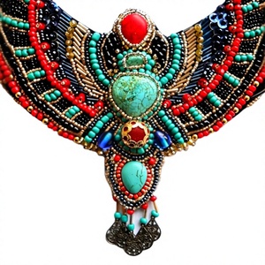 Collier de perles de verre faites à la main avec broderie chrétienne moderne de qualité unique, bijoux tendance pour femme, idéal pour les fiançailles et les fêtes - Product Image 1