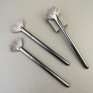 Pinceau de maquillage multifonctionnel en forme d'éventail à haute brillance pour éclaircir le visage - Product Image 4