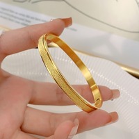 Bracelet en acier inoxydable tendance, style luxe discret, accessoire délicat doré pour femme