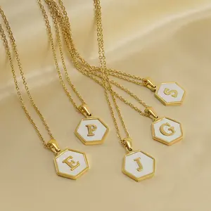 Wit Shell Brief Hanger Ketting Rvs 18K Vergulde Zwarte Hexagon Vormige Shell Initial Ketting Voor Vrouwen