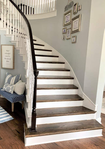 Escaliers incurvés <span class=keywords><strong>de</strong></span> <span class=keywords><strong>charme</strong></span> <span class=keywords><strong>de</strong></span> DB avec <span class=keywords><strong>les</strong></span> balustrades blanches poudrées pour <span class=keywords><strong>les</strong></span> maisons confortables - Product Image 2