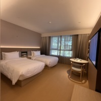Lit de luxe en bois massif, taille King Size, design hôtelier, avec tête de lit, pour projet de mobilier d'hôtel Holiday Inn, sommier commercial