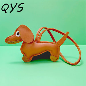Porte-clés QYS en cuir PU, chien teckel, pendentif de sac en forme de chien saucisse de dessin animé pour sacs à main - Product Image 3