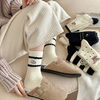 Chaussettes d'automne et d'hiver : mignon chien de dessin animé pour filles, chaussettes mi-mollet chaudes en polaire et épaisses, chaussettes de sol pour la maison, chaussettes de sommeil
