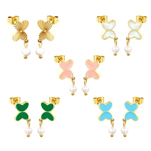 Nouvelles boucles d'oreilles pendantes en émail coloré mignonnes en forme de papillon, bijoux en acier inoxydable plaqué or 18 carats avec perles pour femmes - Product Image 4