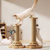 Arbre à chat en bois de style moderne avec griffoir en sisal, écologique, durable, facile à assembler, design pliable pour usage intérieur