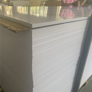 แผ่นโฟม PVC Celuka ขนาด 1220*2440 มม. จากโรงงานโดยตรง แผ่นพลาสติก Forex Sintra แข็งแรง ทนทานต่อการสึกหรอ ผิวเรียบ แกะสลักได้ตามต้องการ - Product Image 1
