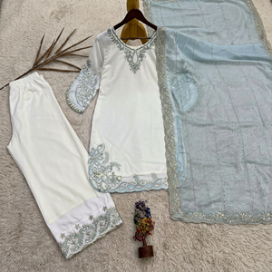 Ensemble Salwar Kameez en coton brodé blanc avec dupatta bleu clair, tenue décontractée traditionnelle indienne et pakistanaise pour femme, coupe ample longueur cheville - Product Image 4