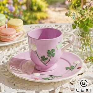 Taza <span class=keywords><strong>de</strong></span> Té y Platillo <span class=keywords><strong>de</strong></span> Porcelana Lila con Flores en Relieve, Trébol y Mariposa, Taza <span class=keywords><strong>de</strong></span> Café <span class=keywords><strong>de</strong></span> Cerámica Festoneada para el Hogar, Jardín, Fiesta, Regalo - Product Image 1