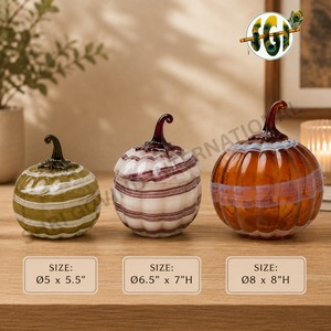 Ensemble de citrouilles en verre soufflé artisanal de luxe, motifs rayés orange, blanc et vert olive, figurines décoratives en verre soufflé Shri - Product Image 6