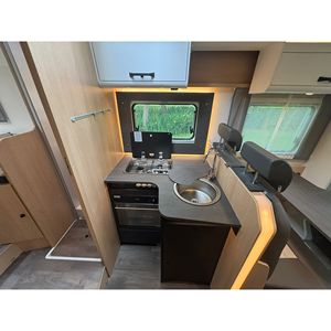 Sunlight Adventure T680 5 places, caravane de type autocar, intérieur noir, accessoires, transmission automatique, 165 ch - Product Image 6