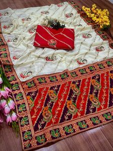 Nuevo Sari Lekha VC Panetar Patola Dola con Bordado de Seda y Borde Jacquard - Product Image 2