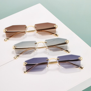 Fashion Men and Women With the Same Outdoor Sunscreen Luxury Diamond Rimmed Square Sunglasses - Product Image 1