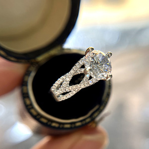 Anello di Fidanzamento Q371 per Donna con Diamante Naturale Taglio Brillante Rotondo, Stile Classico, Equivalente a 1 Carato - Product Image 4