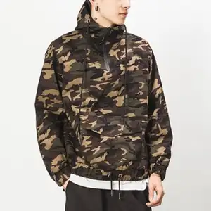 Rahat fonksiyonel rüzgar ceketler büyük özel baskılı erkekler açık streetwear fermuar su geçirmez softshell camo ceket erkekler