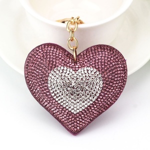 Llavero de moda bicolor con borlas y diamantes de imitación en forma de corazón, colgante de cristal brillante para bolso, accesorio en forma de corazón en stock - Product Image 2