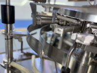 Machine d'emballage rotative continue entièrement automatique pour bâtonnets à mâcher pour chiens