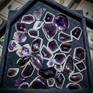 MAHNAJ GEMS – Pierre précieuse naturelle de haute qualité en améthyste, tranche de quartz faite à la main, à changement de couleur, pour la fabrication de bijoux - Product Image 1