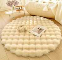 Tapis en fausse fourrure de lapin à bulles respectueux de la peau sur le sol du salon Tapis rond de literie de luxe