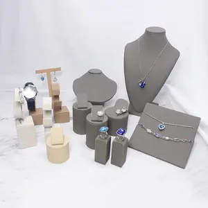 Conjunto de exibição de joias em tecido cinza personalizado com suporte para colar e brincos de anel organizador