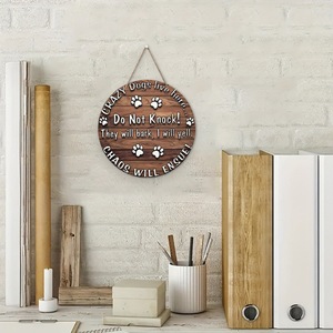 Panneau décoratif en bois pour la maison et le jardin, style ferme, avec inscription « Crazy Dog Lives Here », plaque de porte créative - Product Image 1