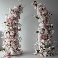 M-R67 Arche de fleurs artificielles en soie blanche et verte, arrangements floraux personnalisés faits à la main pour mariage et Saint-Valentin