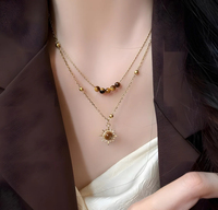 Hisera Nouveauté Best-seller Pierre en résine cristalline naturelle couleur caramel Unisexe Élégant Luxueux Plaqué or 18 carats Collier Chandail Bouddhisme
