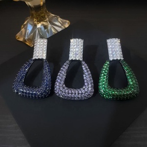 Pendientes Largos Cuadrados de Cobre con Circonita, Estilo Europeo Americano, Lujo Ligero, Geométricos, Vintage, Exagerados, Elegantes, con Personalidad - Product Image 3