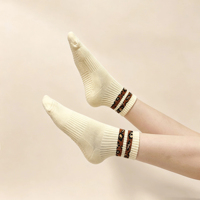 Chaussettes de yoga personnalisées avec logo, antidérapantes, en coton respirant, pour femmes, chaussettes de Pilates pour la vente en gros