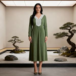 Robe Abaya longue élégante en polyester de qualité supérieure pour femmes musulmanes avec design personnalisé, tissu de haute qualité et mode modeste - Product Image 1