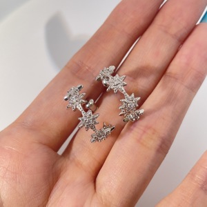 Pendientes de Aro Redondos de Latón Chapado en Oro Tianyu Gems con Pequeñas Piedras de Circonita Cúbica Octogonales, Diseño de Estrella Clásico y Moderno - Product Image 5