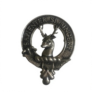 Ceci est un badge du clan Davidson, un objet de collection écossais porté pour symboliser l'adhésion et la loyauté au clan. - Product Image 1