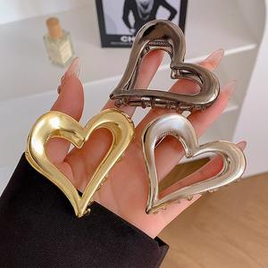 Dowell กิ๊บติดผมโลหะสไตล์<span class=keywords><strong>เกาหลี</strong></span>น่ารัก<span class=keywords><strong>ทรง</strong></span>ลูกบาศก์เซอร์โคเนียแบบด้านหลังแบนติดพลอยเทียมรูปหัวใจแบบผิดปกติขายส่ง - Product Image 1