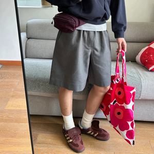 Shorts Bermuda pour Hommes Gris Foncé Plissés Classiques Confortables et Tendance de Haute Qualité en Gros - Product Image 6