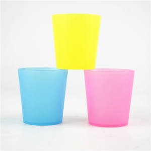 Gobelet à boisson en plastique, petit verre à shot pour bière et whisky, avec design incliné personnalisé pour les fêtes - Product Image 3