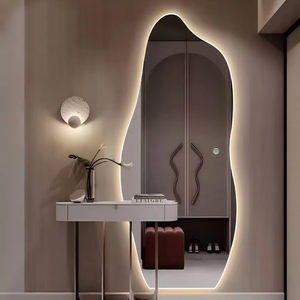 Miroir moderne et élégant à écran tactile intelligent à LED Miroir d'habillage irrégulier sans cadre à grand mur - Product Image 1