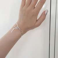 Bracelet en argent sterling S925 avec chaîne serpent et nœud pour femme, bijoux minimalistes de luxe pour usage quotidien, vente en gros