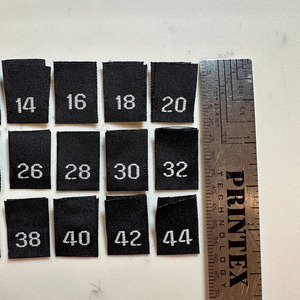 ผู้ผลิตป้ายทอจากปากีสถาน รับผลิตแบบ OEM ODM ป้ายทอสำหรับเสื้อผ้า ป้ายเสื้อผ้าทอคุณภาพพรีเมียม ขายในราคาถูก - Product Image 5