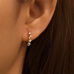 ROXI Boucles d'oreilles créoles pour femme en argent sterling 925 avec zircon incrusté en forme de cœur et chaîne à perles rondes, anneau Figaro basique - Product Image 5