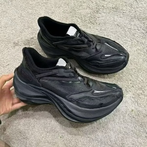 Nouvelles chaussures de course de créateur 2026 – Qualité supérieure, très populaires, en promotion – Chaussures de marche décontractées noires respirantes pour femmes - Product Image 1