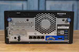 Serveur HPE ProLiant MicroServer Gen10 Plus avec un processeur Intel Xeon E-2224, 16 Go de mémoire et 4 baies grand format - Product Image 3