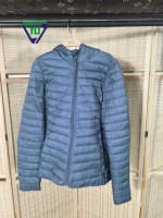 Vêtements d'occasion en balles : Blousons d'hiver zippés mixtes (femmes et hommes) en coton fin et chaud, vente en gros