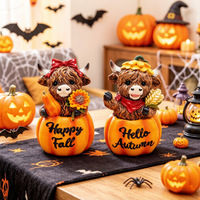 Patung Resin Sapi Hutan Hiasan Meja Gaya Farmhouse dengan Alas Labu dan Aksen Gandum, untuk Halloween dan Thanksgiving