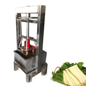 Máquina formadora de <span class=keywords><strong>queso</strong></span> de piel de tofu duro, productos de frijol a presión con gato pequeño de acero inoxidable - Product Image 1