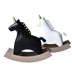 MK Moderna Criativa Desktop Decoração Rocking Horse Resina Artesanato Artificial Resina Artesanato Decorativo